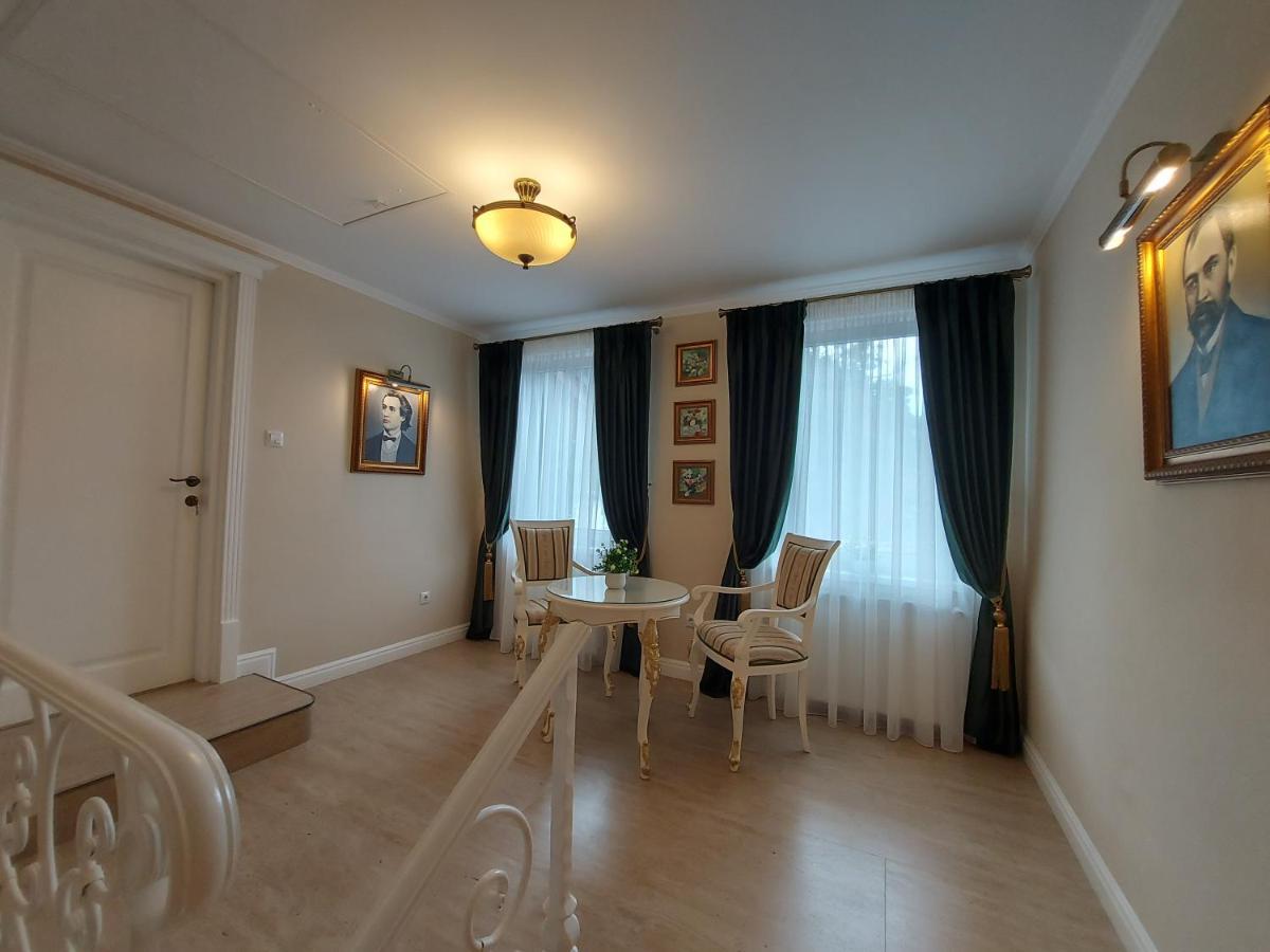 Hotel Conacul Poetilor à Gura Rîului Extérieur photo