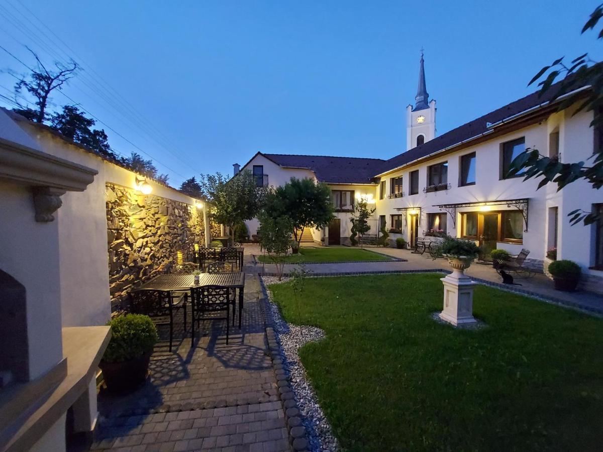 Hotel Conacul Poetilor à Gura Rîului Extérieur photo