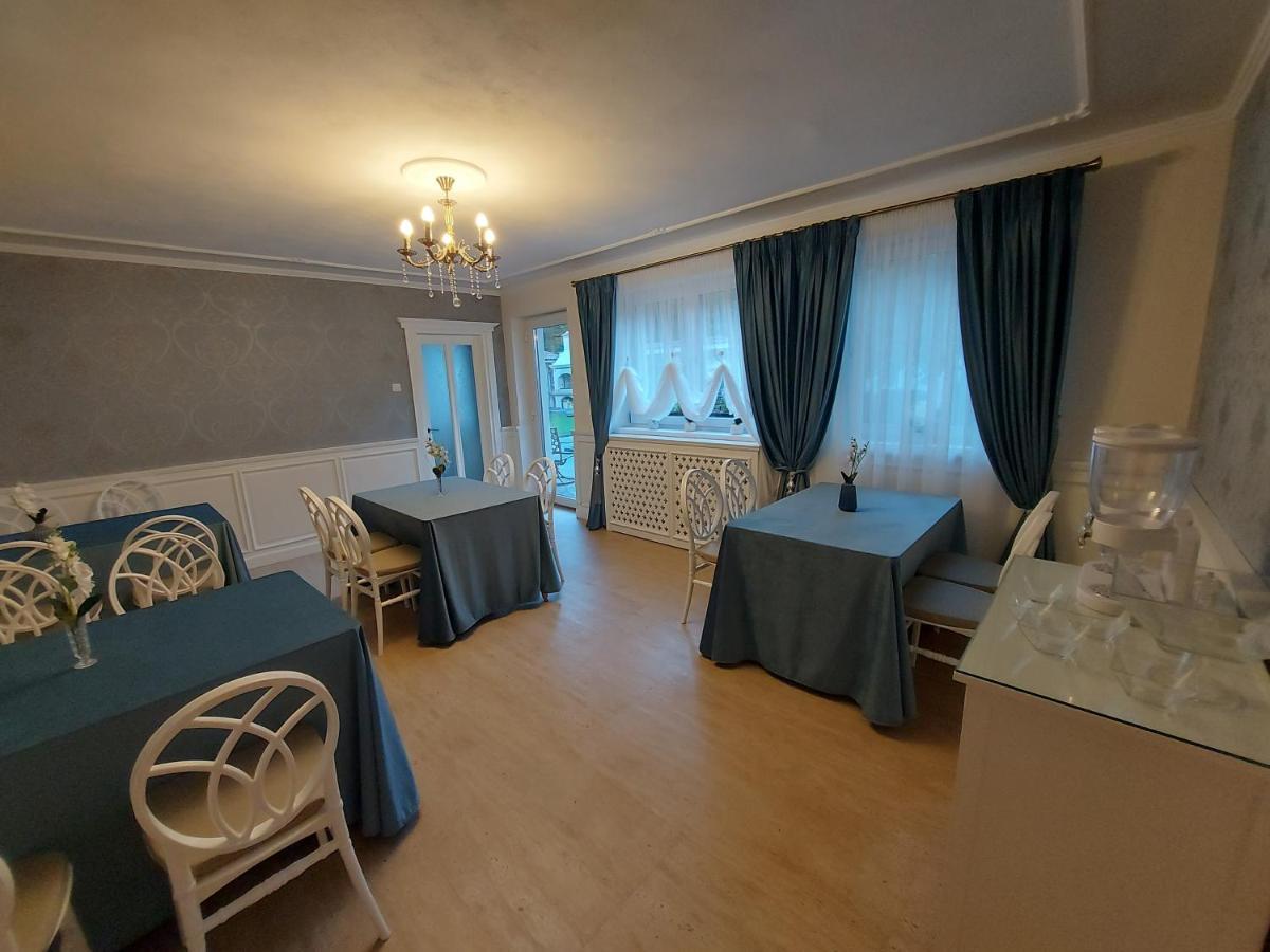 Hotel Conacul Poetilor à Gura Rîului Extérieur photo